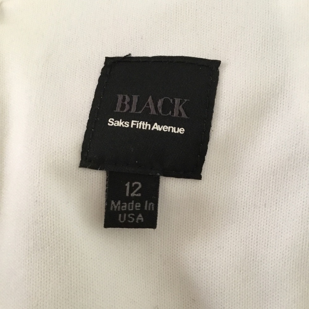 Beautiful white skirt. Saks 5th Avenue black label - Picture 5 of 6